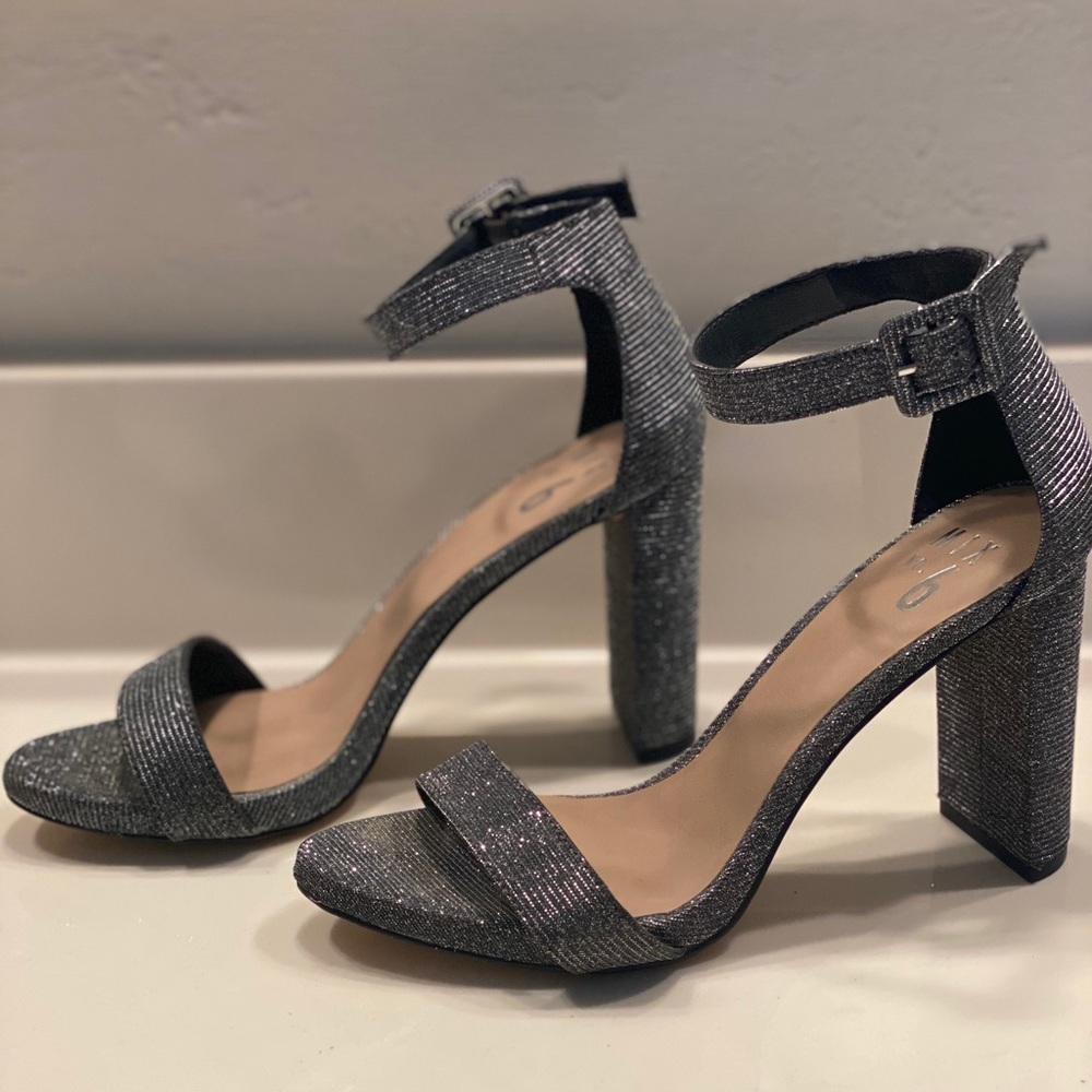 Black Shimmer Pumps